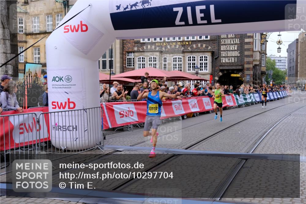 13.09.2026 - 21. swb-Marathon Bremen Tim E. http://msf.ph/oto/10297704 13.09.2026 10:30:33 Ziel 13522, 13561, 13569, 13576 meine-sportfotos.de
