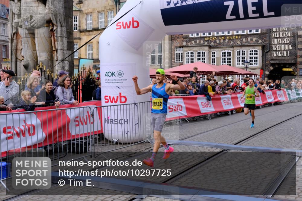 13.09.2026 - 21. swb-Marathon Bremen Tim E. http://msf.ph/oto/10297725 13.09.2026 10:30:33 Ziel 13522, 13561, 13569, 13576 meine-sportfotos.de