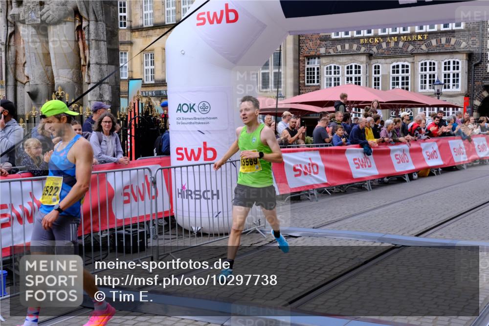 13.09.2026 - 21. swb-Marathon Bremen Tim E. http://msf.ph/oto/10297738 13.09.2026 10:30:35 Ziel 13522, 13561, 13569, 13576 meine-sportfotos.de