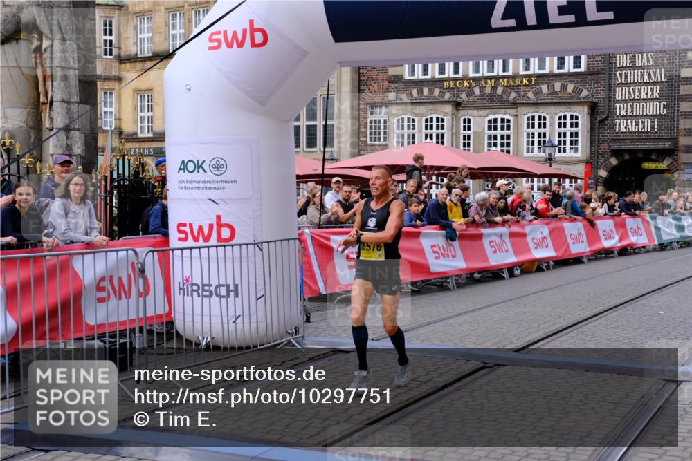 13.09.2026 - 21. swb-Marathon Bremen Tim E. http://msf.ph/oto/10297751 13.09.2026 10:30:37 Ziel 13522, 13561, 13569, 13576 meine-sportfotos.de