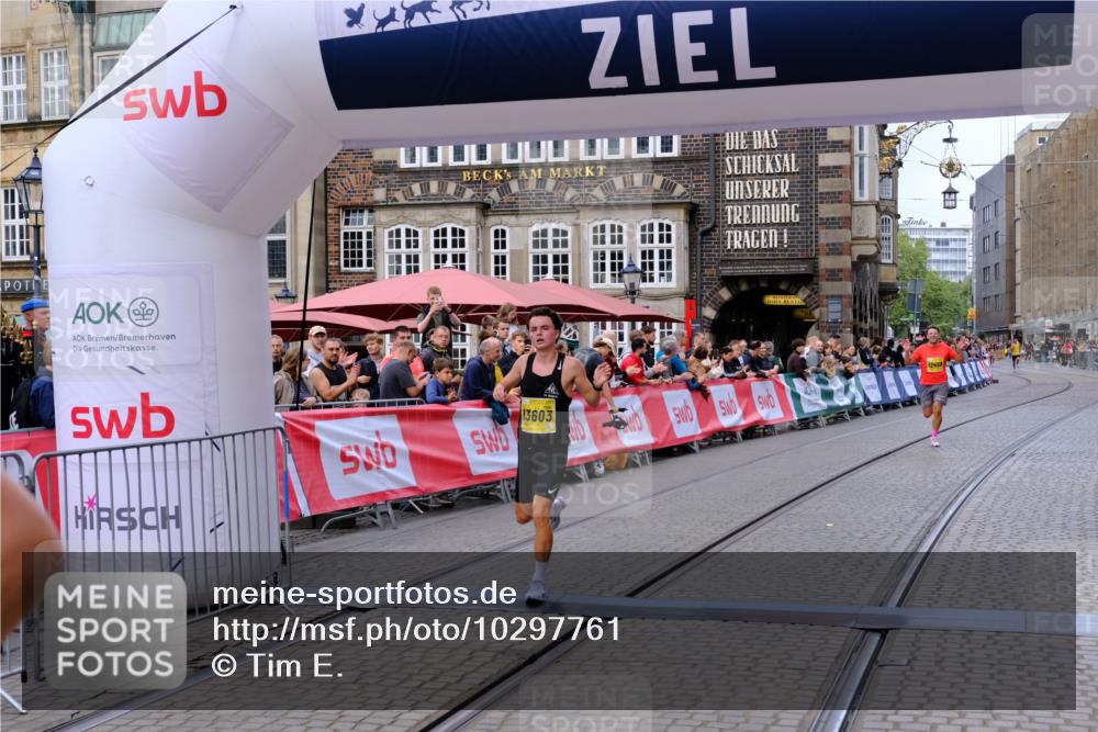 13.09.2026 - 21. swb-Marathon Bremen Tim E. http://msf.ph/oto/10297761 13.09.2026 10:30:52 Ziel 12458, 13603 meine-sportfotos.de