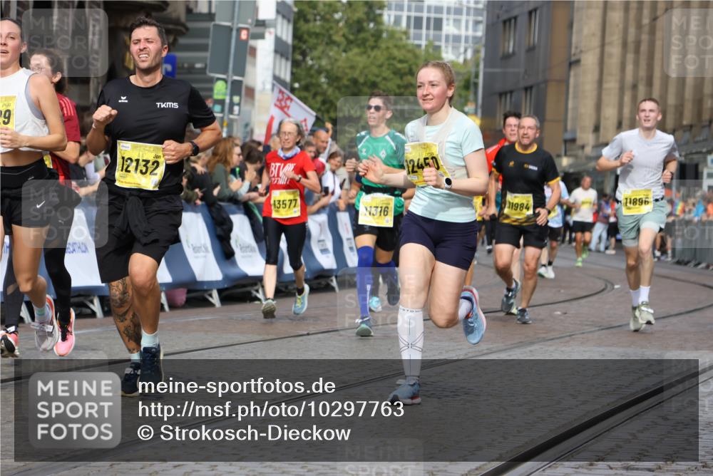 13.09.2026 - 21. swb-Marathon Bremen Strokosch-Dieckow http://msf.ph/oto/10297763 13.09.2026 10:49:18 Ziel 10253, 10293, 10392, 10566, 11885, 11891, 12027, 12204, 12350, 13512, 13555, 10739, 10835, 10846, 10910, 11092, 11191, 11621, 11635, 12376 meine-sportfotos.de