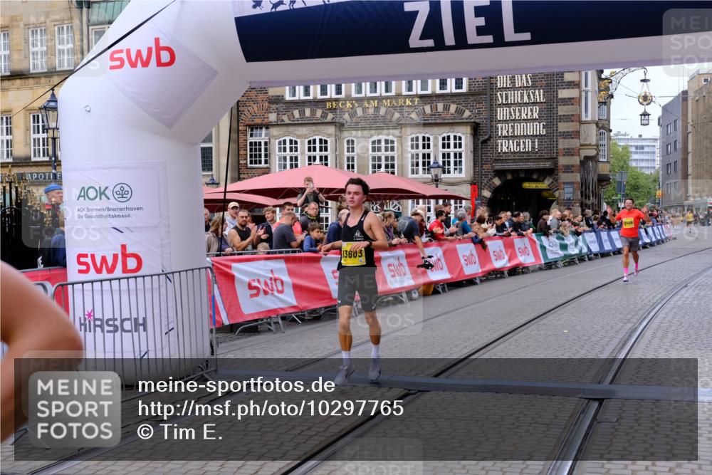 13.09.2026 - 21. swb-Marathon Bremen Tim E. http://msf.ph/oto/10297765 13.09.2026 10:30:52 Ziel 12458, 13603 meine-sportfotos.de