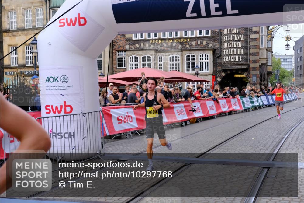 13.09.2026 - 21. swb-Marathon Bremen Tim E. http://msf.ph/oto/10297768 13.09.2026 10:30:52 Ziel 12458, 13603 meine-sportfotos.de