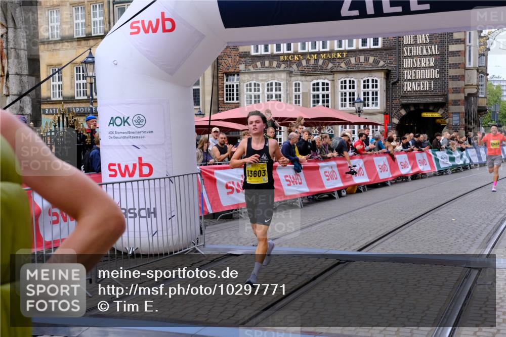 13.09.2026 - 21. swb-Marathon Bremen Tim E. http://msf.ph/oto/10297771 13.09.2026 10:30:52 Ziel 12458, 13603 meine-sportfotos.de