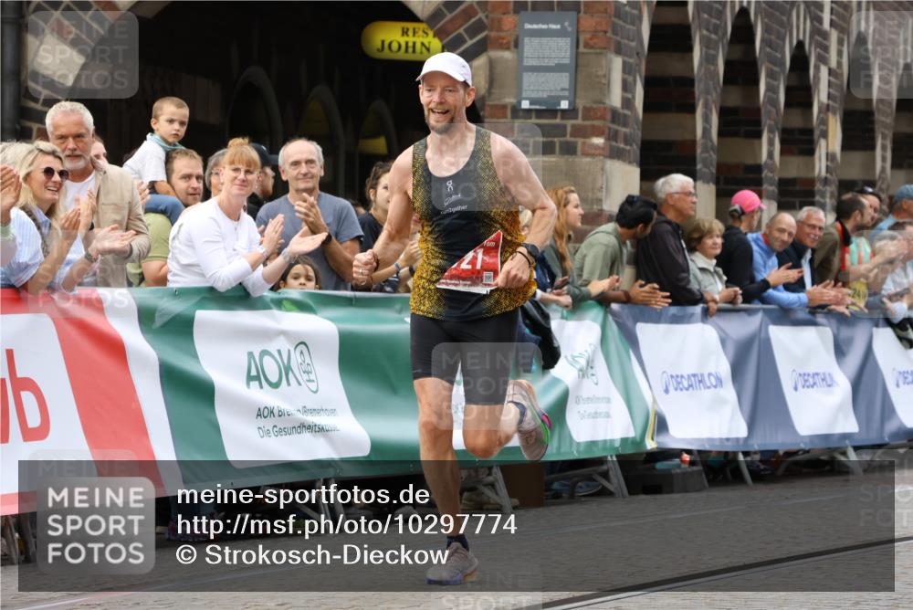 13.09.2026 - 21. swb-Marathon Bremen Strokosch-Dieckow http://msf.ph/oto/10297774 13.09.2026 12:30:03 Ziel 821 meine-sportfotos.de