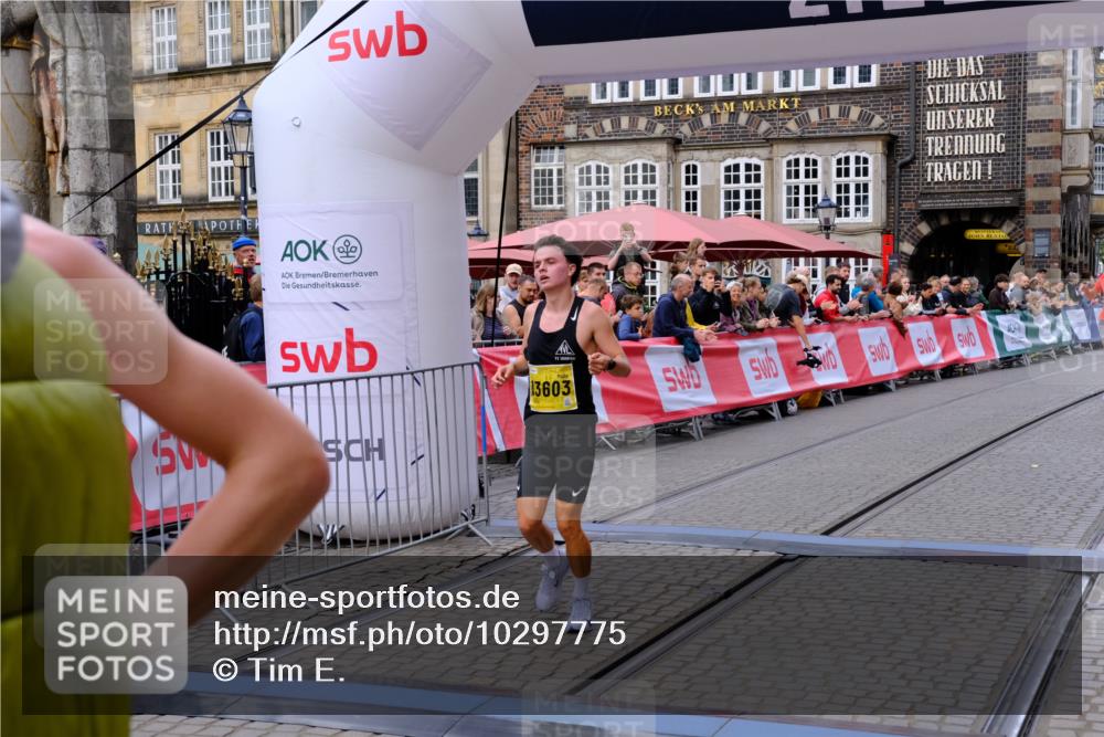 13.09.2026 - 21. swb-Marathon Bremen Tim E. http://msf.ph/oto/10297775 13.09.2026 10:30:52 Ziel 12458, 13603 meine-sportfotos.de