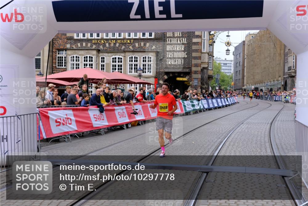 13.09.2026 - 21. swb-Marathon Bremen Tim E. http://msf.ph/oto/10297778 13.09.2026 10:30:55 Ziel 12458, 13603 meine-sportfotos.de