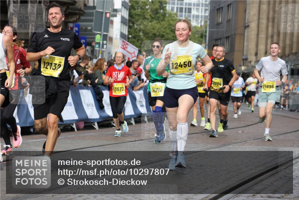 13.09.2026 - 21. swb-Marathon Bremen Strokosch-Dieckow http://msf.ph/oto/10297807 13.09.2026 10:49:18 Ziel 10253, 10293, 10392, 10566, 11885, 11891, 12027, 12204, 12350, 13512, 13555, 10739, 10835, 10846, 10910, 11092, 11191, 11621, 11635, 12376 meine-sportfotos.de