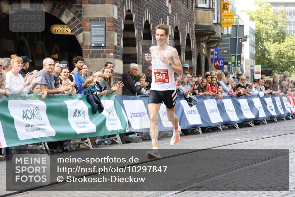13.09.2026 - 21. swb-Marathon Bremen Strokosch-Dieckow http://msf.ph/oto/10297847 13.09.2026 12:32:49 Ziel 540, 822 meine-sportfotos.de