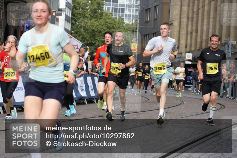 13.09.2026 - 21. swb-Marathon Bremen Strokosch-Dieckow http://msf.ph/oto/10297862 13.09.2026 10:49:19 Ziel 10253, 10293, 10392, 10566, 11885, 11891, 12027, 12132, 12204, 12350, 12450, 12529, 13512, 13555, 10739, 10835, 10846, 10910, 11092, 11191, 11621, 11635, 12376 meine-sportfotos.de