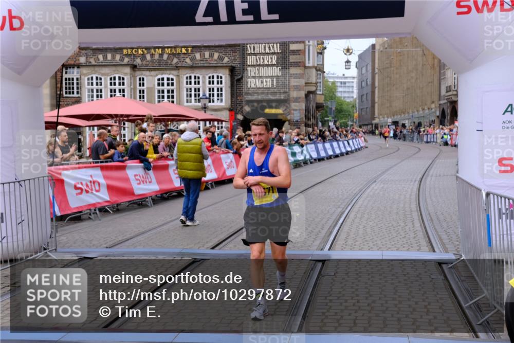 13.09.2026 - 21. swb-Marathon Bremen Tim E. http://msf.ph/oto/10297872 13.09.2026 10:31:38 Ziel 13571 meine-sportfotos.de