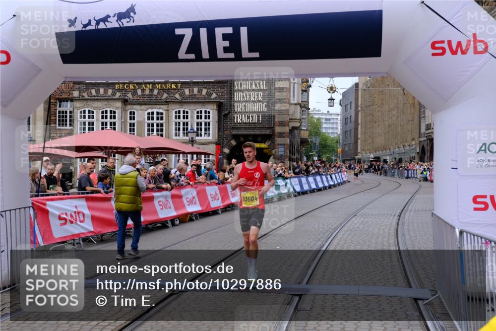 13.09.2026 - 21. swb-Marathon Bremen Tim E. http://msf.ph/oto/10297886 13.09.2026 10:31:50 Ziel 13504 meine-sportfotos.de