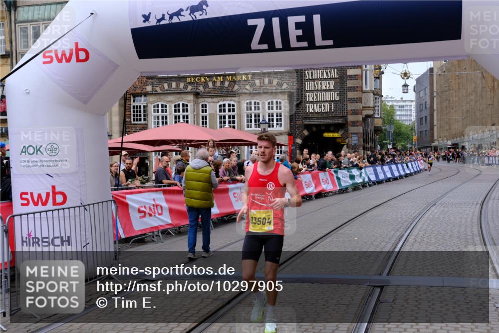 13.09.2026 - 21. swb-Marathon Bremen Tim E. http://msf.ph/oto/10297905 13.09.2026 10:31:51 Ziel 13504, 13643 meine-sportfotos.de