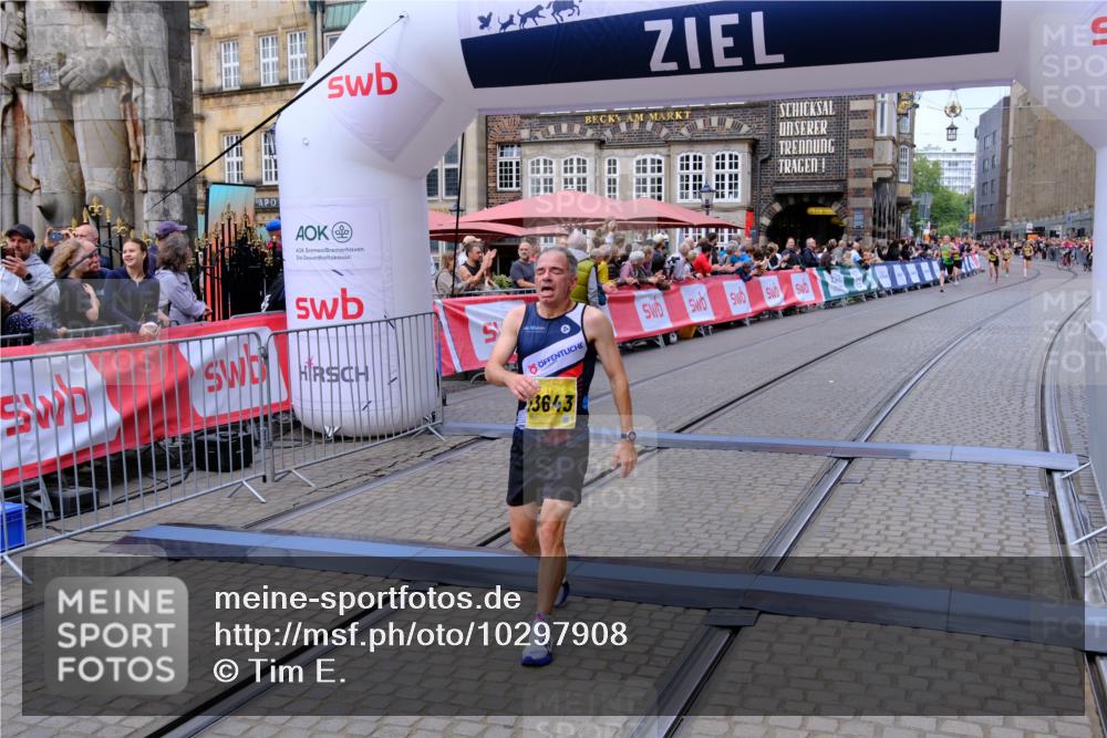 13.09.2026 - 21. swb-Marathon Bremen Tim E. http://msf.ph/oto/10297908 13.09.2026 10:32:02 Ziel 12457, 13533, 13536, 13573, 13618, 13643 meine-sportfotos.de