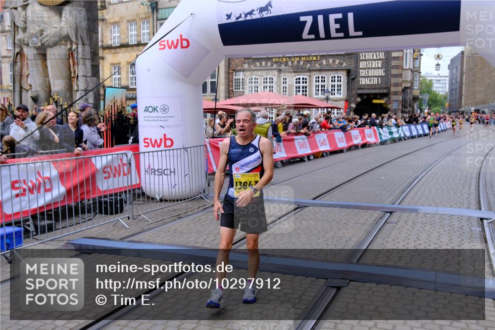 13.09.2026 - 21. swb-Marathon Bremen Tim E. http://msf.ph/oto/10297912 13.09.2026 10:32:02 Ziel 12457, 13533, 13536, 13573, 13618, 13643 meine-sportfotos.de