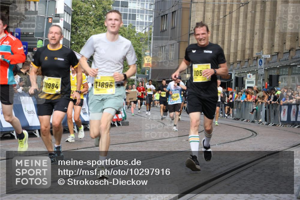 13.09.2026 - 21. swb-Marathon Bremen Strokosch-Dieckow http://msf.ph/oto/10297916 13.09.2026 10:49:21 Ziel 10253, 10293, 10392, 10566, 11316, 11891, 12027, 12132, 12149, 12204, 12350, 12450, 12529, 13555, 10739, 10835, 10846, 10910, 11092, 11191, 11635, 12376 meine-sportfotos.de