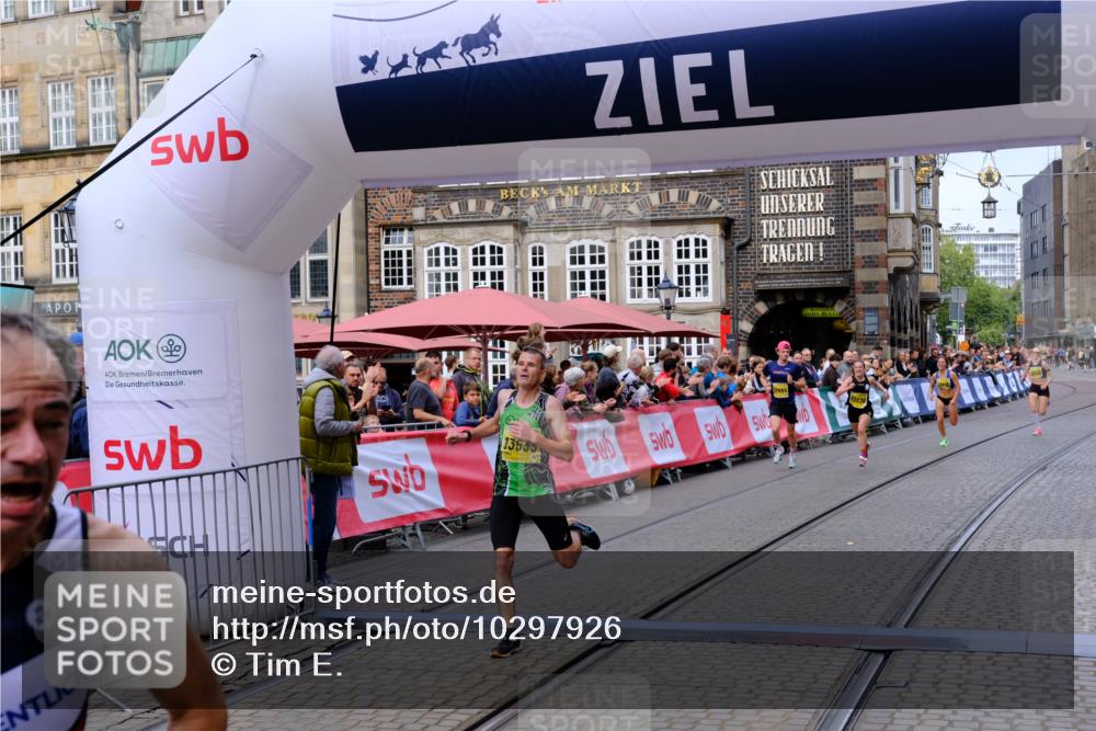 13.09.2026 - 21. swb-Marathon Bremen Tim E. http://msf.ph/oto/10297926 13.09.2026 10:32:07 Ziel 12457, 13533, 13536, 13573, 13618, 13643 meine-sportfotos.de