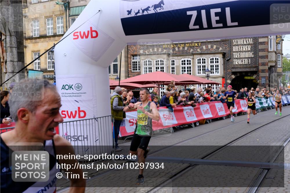 13.09.2026 - 21. swb-Marathon Bremen Tim E. http://msf.ph/oto/10297934 13.09.2026 10:32:07 Ziel 12457, 13533, 13536, 13573, 13618, 13643 meine-sportfotos.de