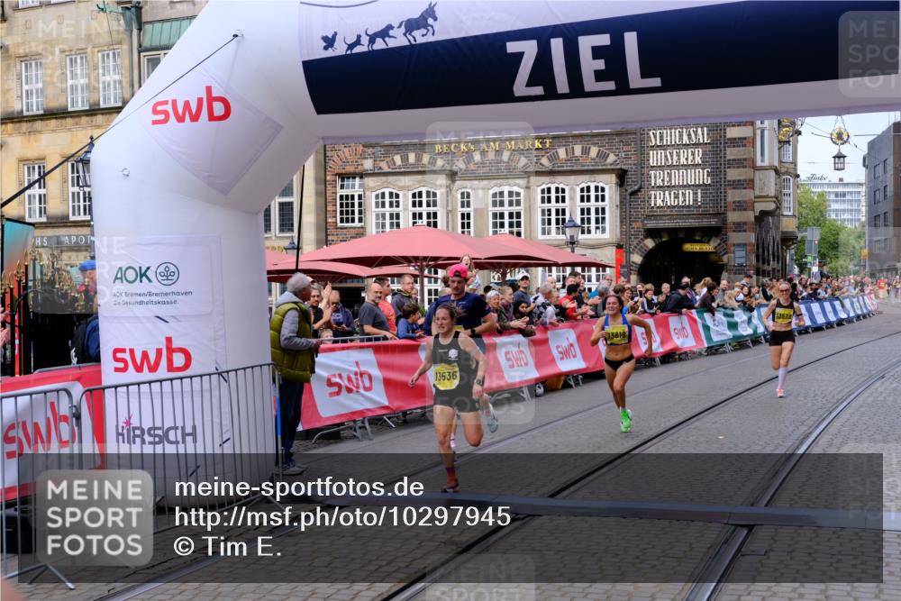 13.09.2026 - 21. swb-Marathon Bremen Tim E. http://msf.ph/oto/10297945 13.09.2026 10:32:09 Ziel 12457, 13533, 13536, 13573, 13618, 13643 meine-sportfotos.de