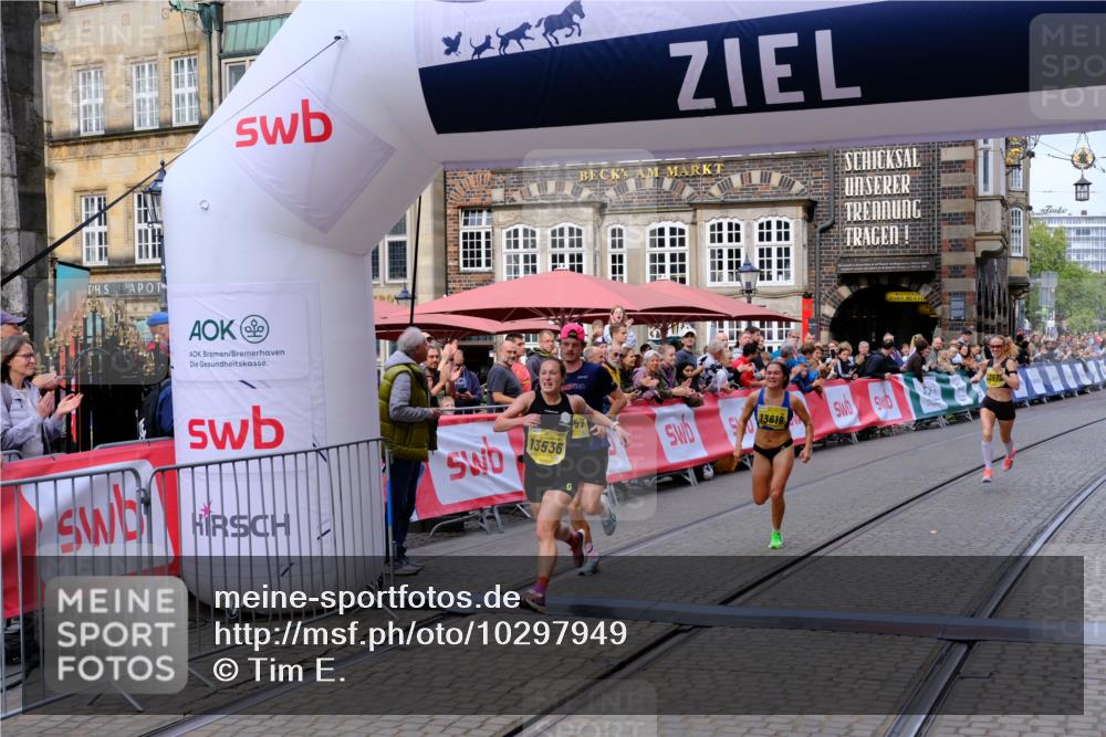 13.09.2026 - 21. swb-Marathon Bremen Tim E. http://msf.ph/oto/10297949 13.09.2026 10:32:09 Ziel 12457, 13533, 13536, 13573, 13618, 13643 meine-sportfotos.de