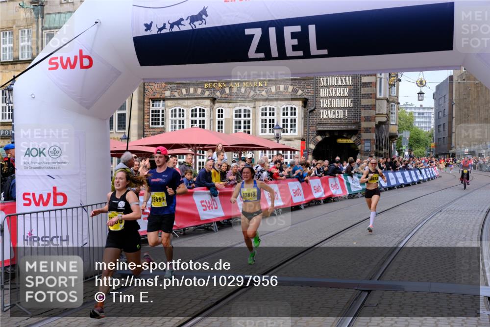 13.09.2026 - 21. swb-Marathon Bremen Tim E. http://msf.ph/oto/10297956 13.09.2026 10:32:09 Ziel 12457, 13533, 13536, 13573, 13618, 13643 meine-sportfotos.de