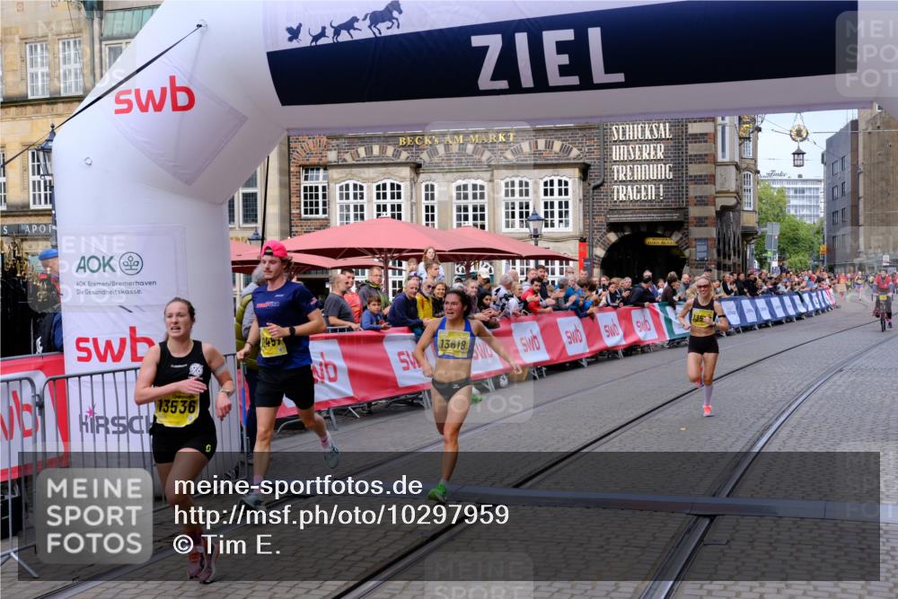 13.09.2026 - 21. swb-Marathon Bremen Tim E. http://msf.ph/oto/10297959 13.09.2026 10:32:10 Ziel 12457, 13533, 13536, 13573, 13618, 13643 meine-sportfotos.de