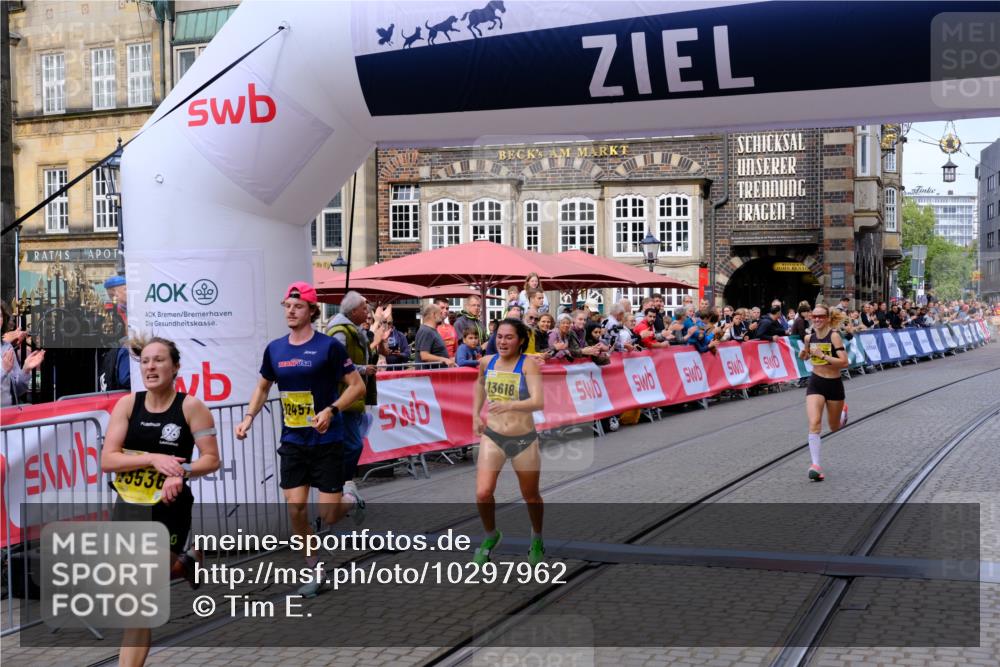 13.09.2026 - 21. swb-Marathon Bremen Tim E. http://msf.ph/oto/10297962 13.09.2026 10:32:10 Ziel 12457, 13533, 13536, 13573, 13618, 13643 meine-sportfotos.de