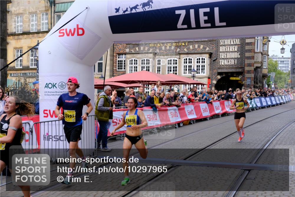 13.09.2026 - 21. swb-Marathon Bremen Tim E. http://msf.ph/oto/10297965 13.09.2026 10:32:10 Ziel 12457, 13533, 13536, 13573, 13618, 13643 meine-sportfotos.de