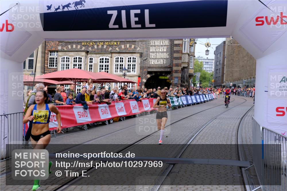 13.09.2026 - 21. swb-Marathon Bremen Tim E. http://msf.ph/oto/10297969 13.09.2026 10:32:10 Ziel 12457, 13533, 13536, 13573, 13618, 13643 meine-sportfotos.de