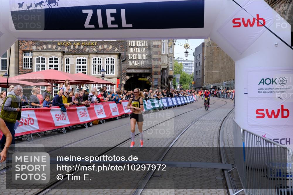 13.09.2026 - 21. swb-Marathon Bremen Tim E. http://msf.ph/oto/10297972 13.09.2026 10:32:10 Ziel 12457, 13533, 13536, 13573, 13618, 13643 meine-sportfotos.de