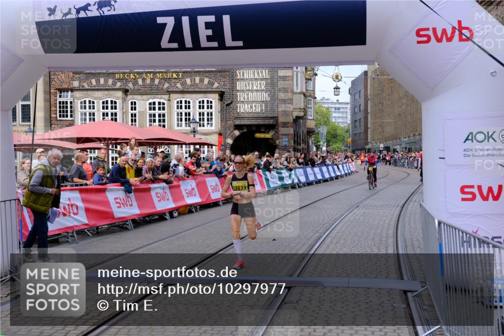 13.09.2026 - 21. swb-Marathon Bremen Tim E. http://msf.ph/oto/10297977 13.09.2026 10:32:11 Ziel 12457, 13533, 13536, 13573, 13618, 13643 meine-sportfotos.de
