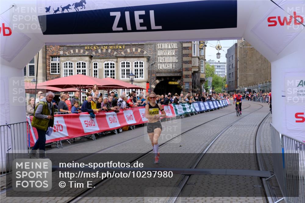 13.09.2026 - 21. swb-Marathon Bremen Tim E. http://msf.ph/oto/10297980 13.09.2026 10:32:11 Ziel 12457, 13533, 13536, 13573, 13618, 13643 meine-sportfotos.de