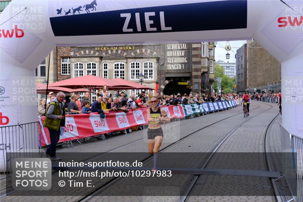 13.09.2026 - 21. swb-Marathon Bremen Tim E. http://msf.ph/oto/10297983 13.09.2026 10:32:11 Ziel 12457, 13533, 13536, 13573, 13618, 13643 meine-sportfotos.de