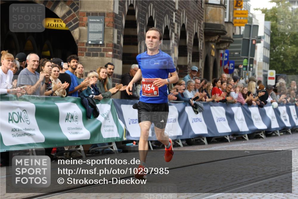 13.09.2026 - 21. swb-Marathon Bremen Strokosch-Dieckow http://msf.ph/oto/10297985 13.09.2026 12:34:49 Ziel 917, 1154, 1997 meine-sportfotos.de