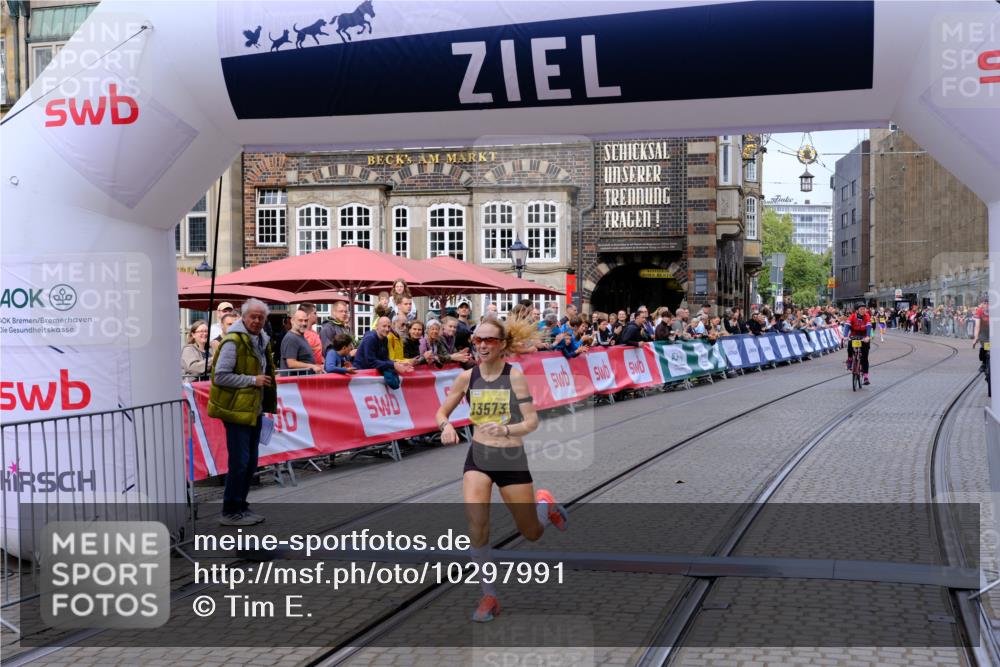 13.09.2026 - 21. swb-Marathon Bremen Tim E. http://msf.ph/oto/10297991 13.09.2026 10:32:11 Ziel 12457, 13533, 13536, 13573, 13618, 13643 meine-sportfotos.de