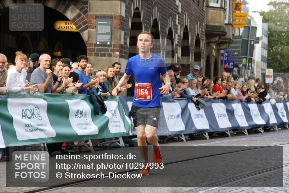 13.09.2026 - 21. swb-Marathon Bremen Strokosch-Dieckow http://msf.ph/oto/10297993 13.09.2026 12:34:49 Ziel 917, 1154, 1997 meine-sportfotos.de