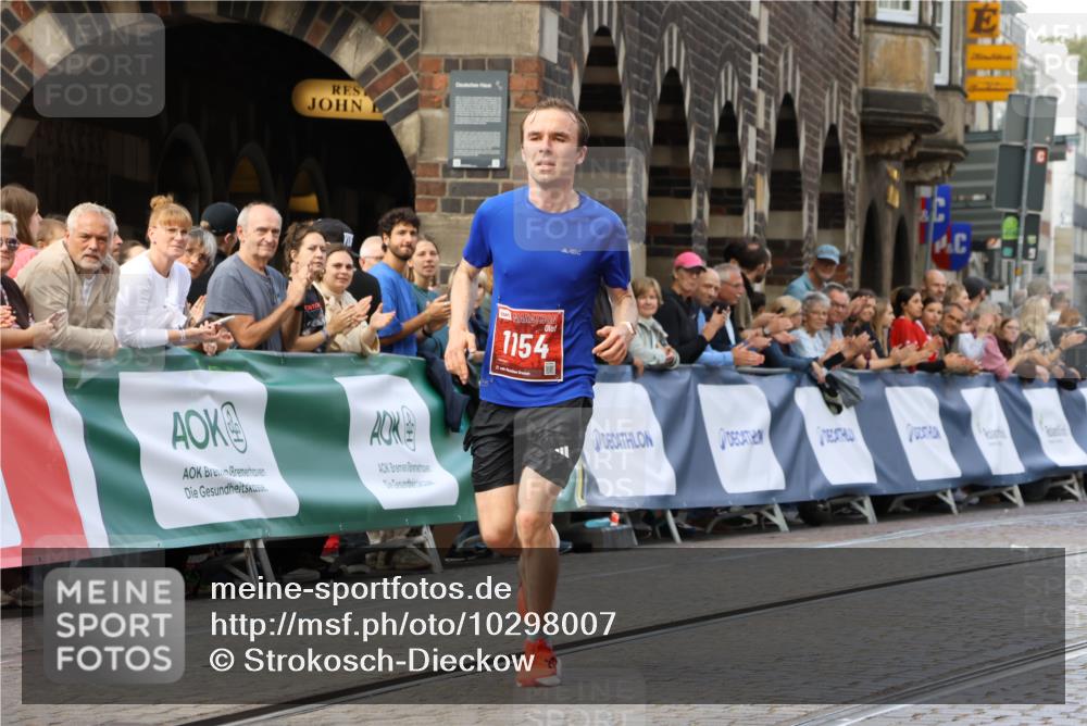 13.09.2026 - 21. swb-Marathon Bremen Strokosch-Dieckow http://msf.ph/oto/10298007 13.09.2026 12:34:49 Ziel 917, 1154, 1997 meine-sportfotos.de