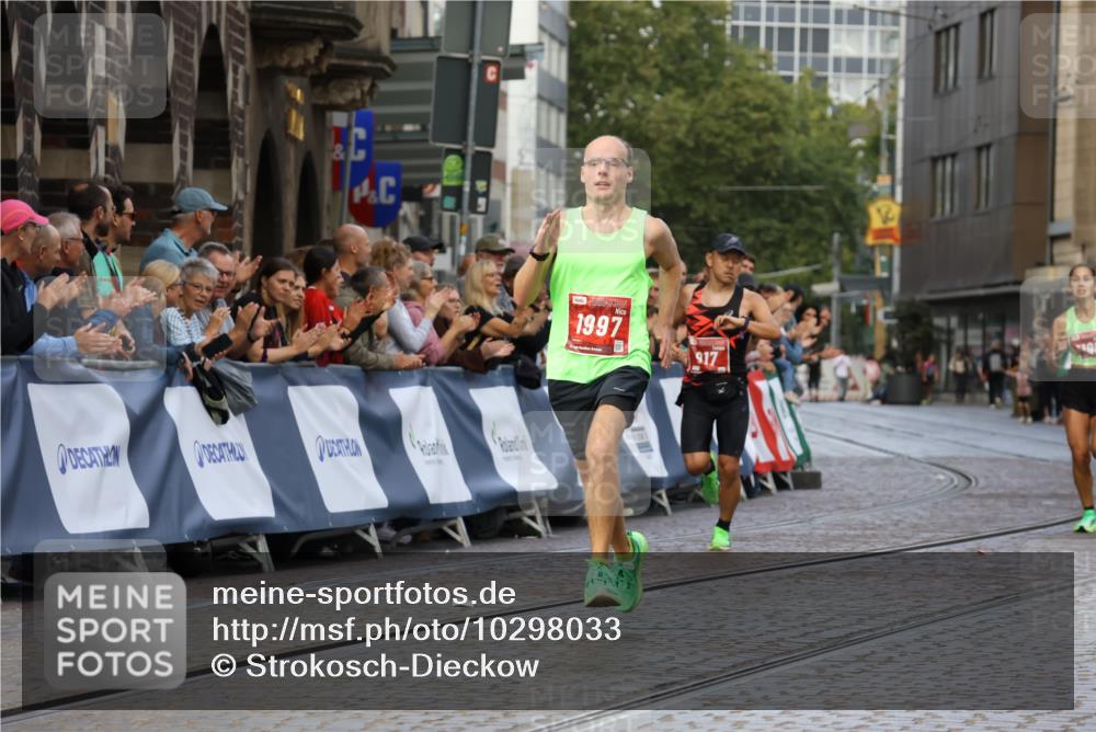 13.09.2026 - 21. swb-Marathon Bremen Strokosch-Dieckow http://msf.ph/oto/10298033 13.09.2026 12:34:59 Ziel 917, 1190, 1997, 1028 meine-sportfotos.de