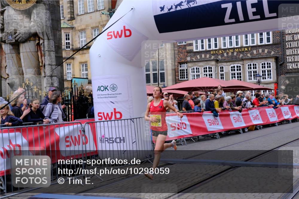 13.09.2026 - 21. swb-Marathon Bremen Tim E. http://msf.ph/oto/10298059 13.09.2026 10:32:38 Ziel 13524, 13564, 13638, 13639 meine-sportfotos.de