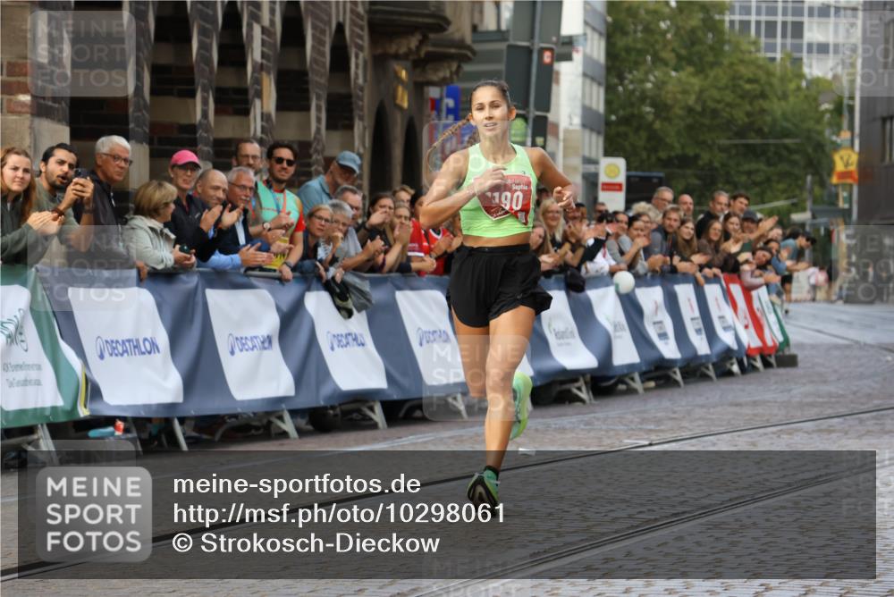 13.09.2026 - 21. swb-Marathon Bremen Strokosch-Dieckow http://msf.ph/oto/10298061 13.09.2026 12:35:04 Ziel 917, 1190, 1997, 1028 meine-sportfotos.de