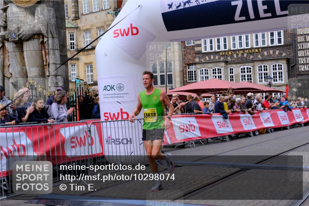 13.09.2026 - 21. swb-Marathon Bremen Tim E. http://msf.ph/oto/10298074 13.09.2026 10:32:42 Ziel 13524, 13564, 13638, 13639 meine-sportfotos.de
