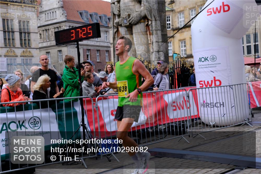 13.09.2026 - 21. swb-Marathon Bremen Tim E. http://msf.ph/oto/10298082 13.09.2026 10:32:43 Ziel 13524, 13564, 13638, 13639 meine-sportfotos.de