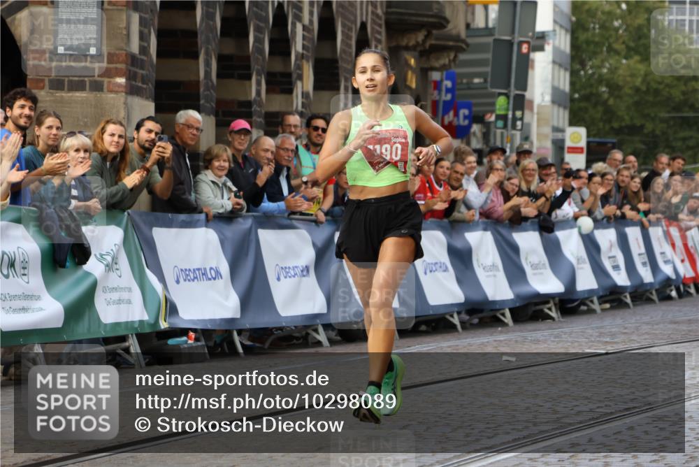 13.09.2026 - 21. swb-Marathon Bremen Strokosch-Dieckow http://msf.ph/oto/10298089 13.09.2026 12:35:04 Ziel 917, 1190, 1997, 1028 meine-sportfotos.de