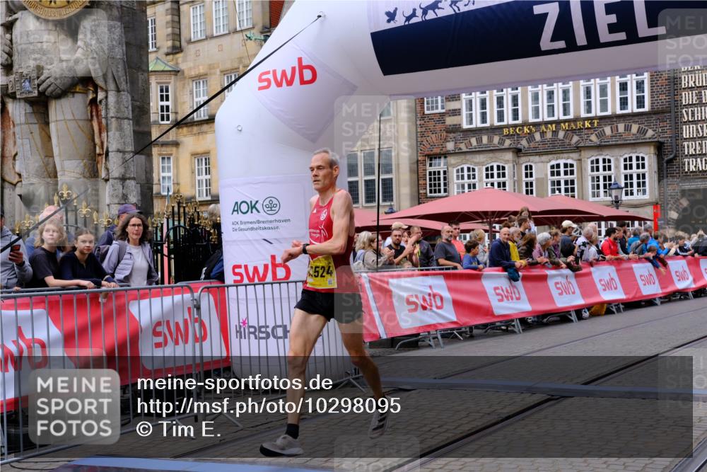 13.09.2026 - 21. swb-Marathon Bremen Tim E. http://msf.ph/oto/10298095 13.09.2026 10:32:47 Ziel 13524, 13564, 13638, 13639 meine-sportfotos.de