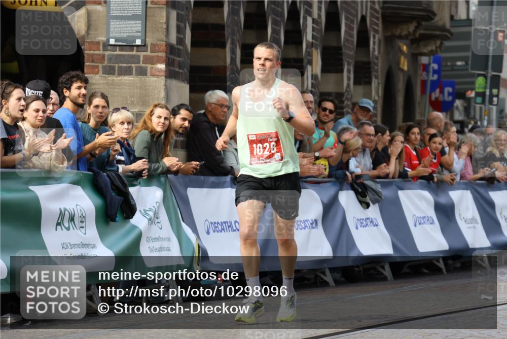 13.09.2026 - 21. swb-Marathon Bremen Strokosch-Dieckow http://msf.ph/oto/10298096 13.09.2026 12:35:29 Ziel 1028 meine-sportfotos.de