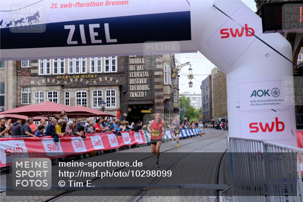 13.09.2026 - 21. swb-Marathon Bremen Tim E. http://msf.ph/oto/10298099 13.09.2026 10:33:03 Ziel 13550, 13581, 13599, 13622 meine-sportfotos.de
