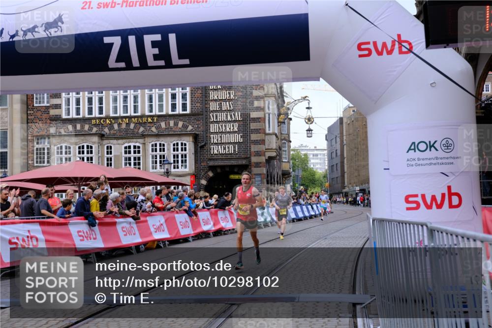 13.09.2026 - 21. swb-Marathon Bremen Tim E. http://msf.ph/oto/10298102 13.09.2026 10:33:03 Ziel 13550, 13581, 13599, 13622 meine-sportfotos.de