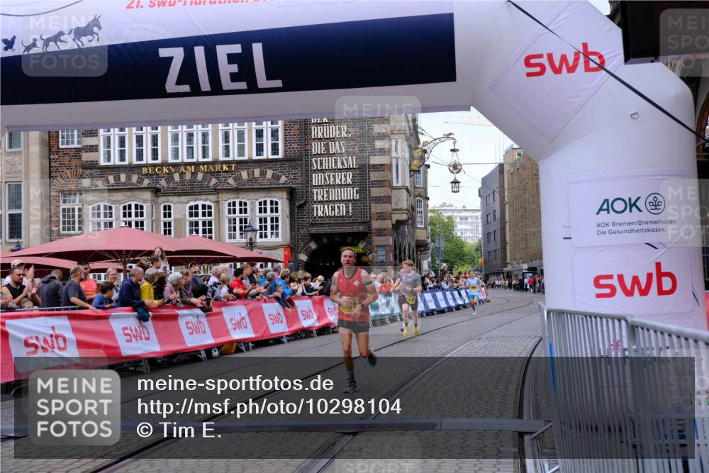 13.09.2026 - 21. swb-Marathon Bremen Tim E. http://msf.ph/oto/10298104 13.09.2026 10:33:03 Ziel 13550, 13581, 13599, 13622 meine-sportfotos.de