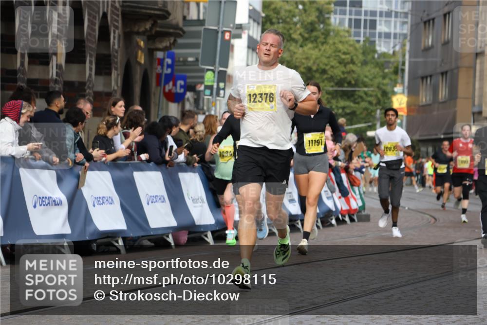 13.09.2026 - 21. swb-Marathon Bremen Strokosch-Dieckow http://msf.ph/oto/10298115 13.09.2026 10:49:32 Ziel 10294, 10392, 10514, 10566, 10655, 11316, 11567, 11621, 11891, 11896, 11984, 12132, 12149, 12450, 12529, 13577, 10709, 11007, 11717 meine-sportfotos.de